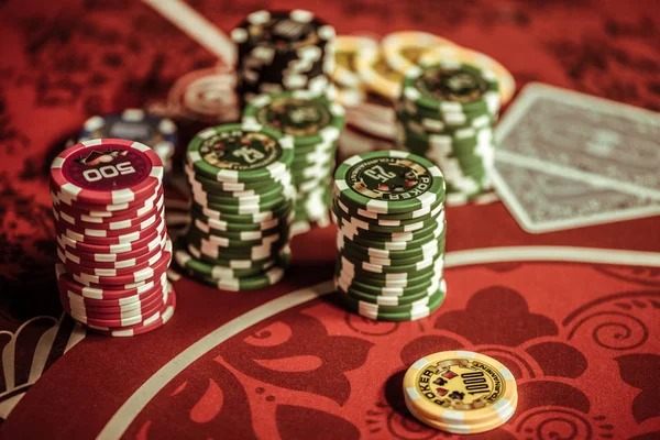 dompet togel mobile app interface showing football markets and live-dealer tables